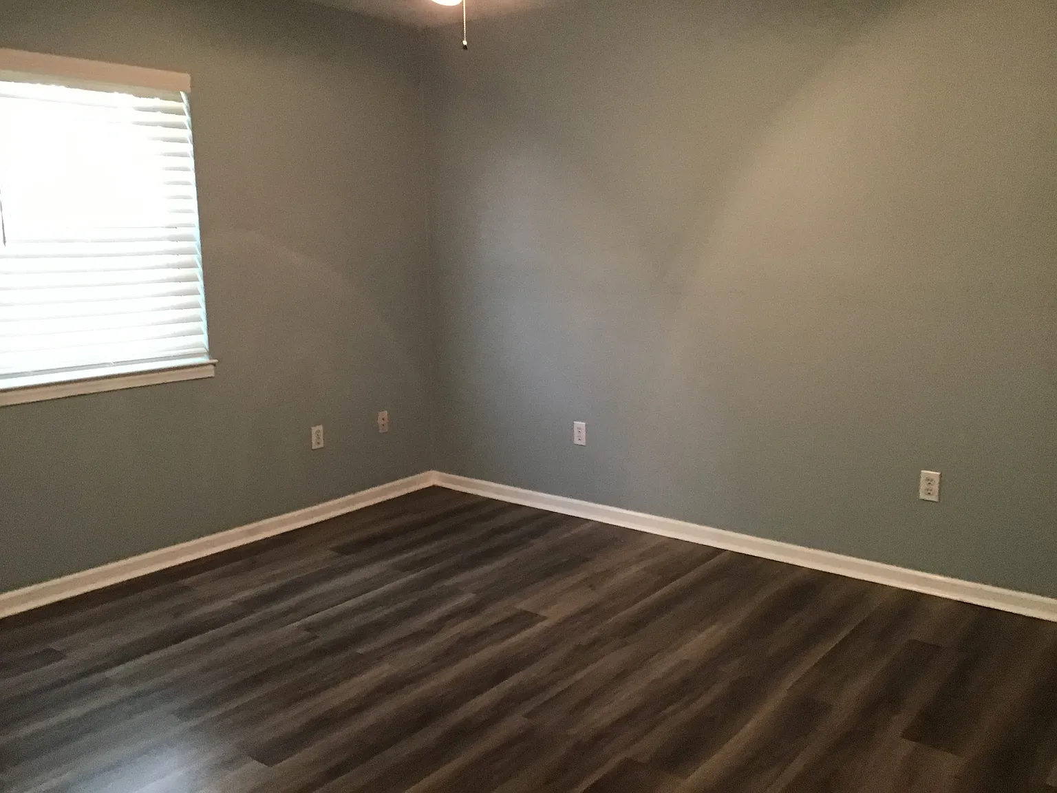 3 bed, 2.0 bath, 1295 sqft, $1,925 — Photo 3