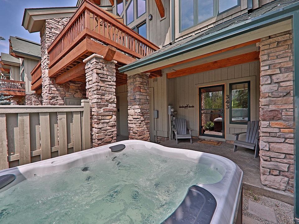 private hot tub and front entry
