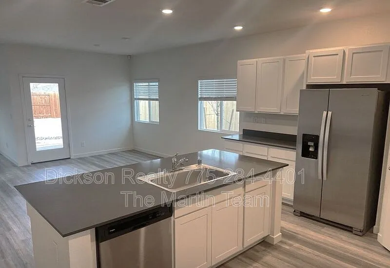 4 bed, 2.0 bath, 1813 sqft, $2,495 — Photo 3