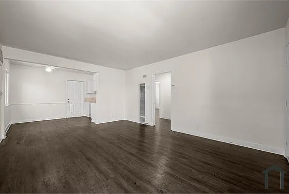 14616-14618 Blythe St #4 — Photo 7