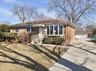 1203 S Fern Dr, Mount Prospect, IL
