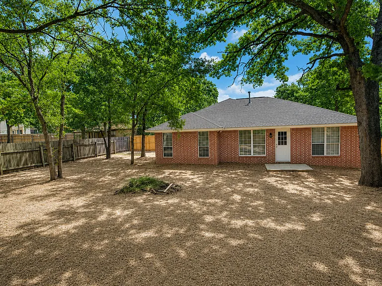 2404 Jaguar Ct — Photo 15