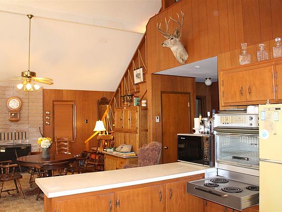 4th image of 32 Matterhorn Dr