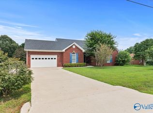 213 Rindon Ln, Hazel Green, AL 35750