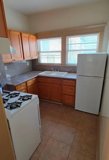 1404 E 2nd St #8 — Photo 8