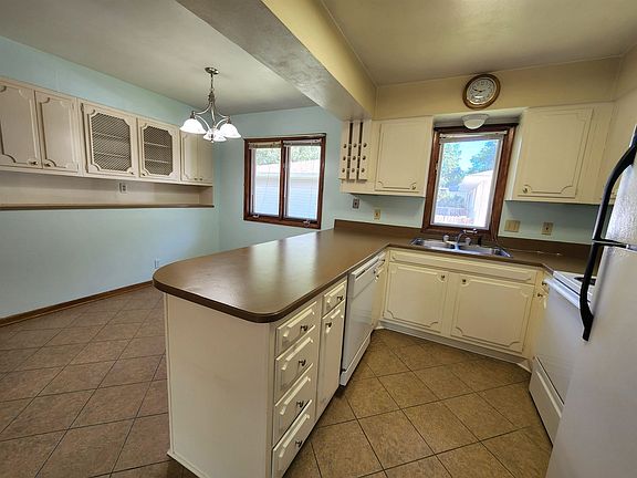 4th image of 2258 Sunnyside Cir