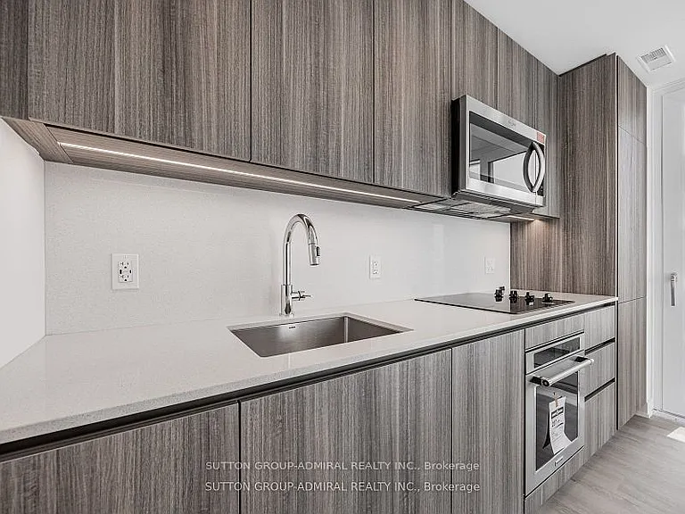 15 Richardson St #1017 — Photo 10
