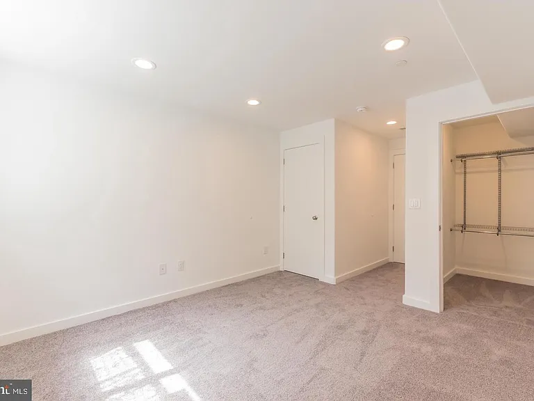 1335 S Bouvier St — Photo 23