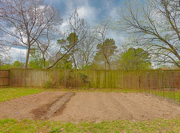 4th image of 110 William Dr