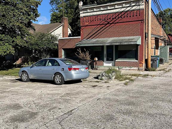 2nd image of 103 E Market St