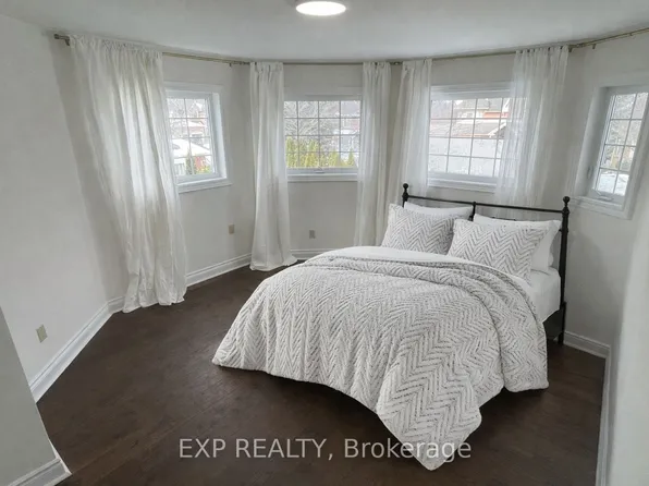 94 Lensmith Dr, Aurora, ON