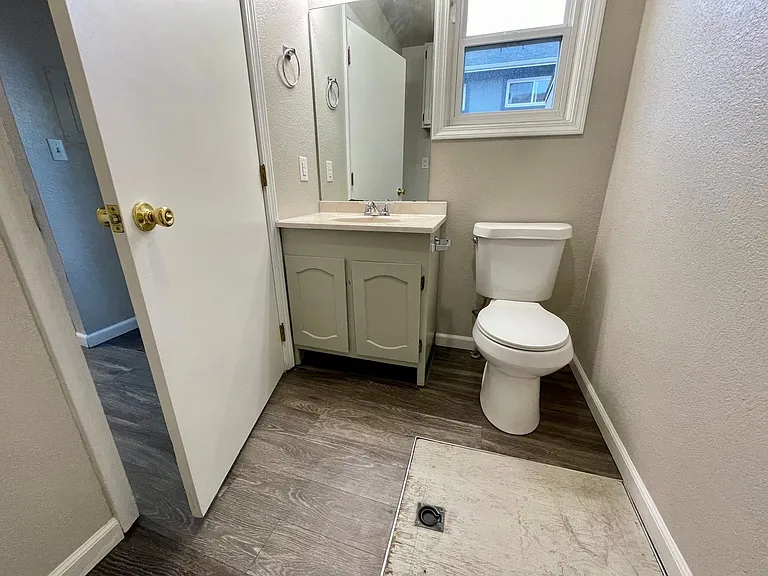 221 N Race St #A — Photo 10