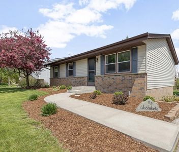 915 Villa Park DRIVE, West Bend, WI, 53090