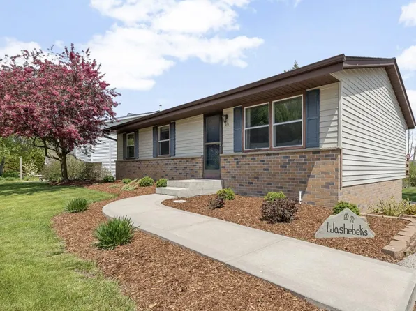 915 Villa Park DRIVE, West Bend, WI 53090