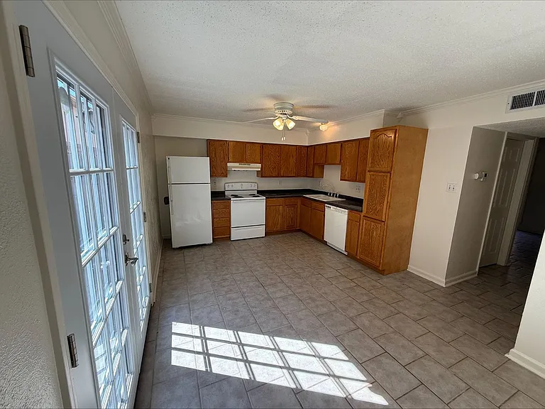 4101 Delaware Ave #14 — Photo 3
