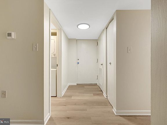 4th image of 1403 Northgate Sq Unit 1B
