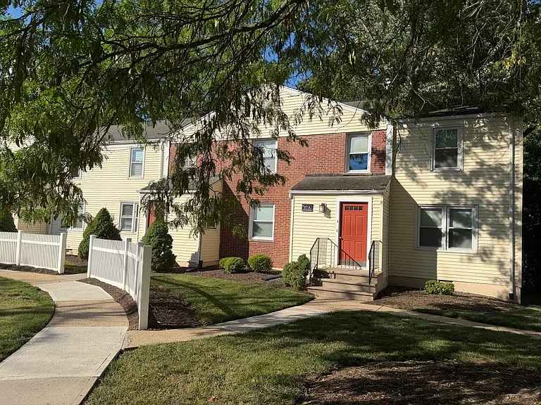 37B Hawthorne Dr #1 — Photo 22
