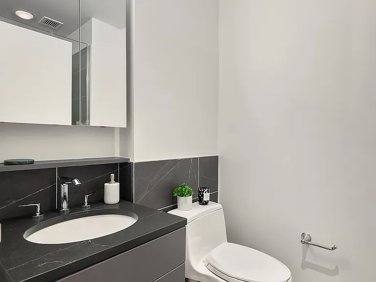 306 W 48th St #5D — Photo 8