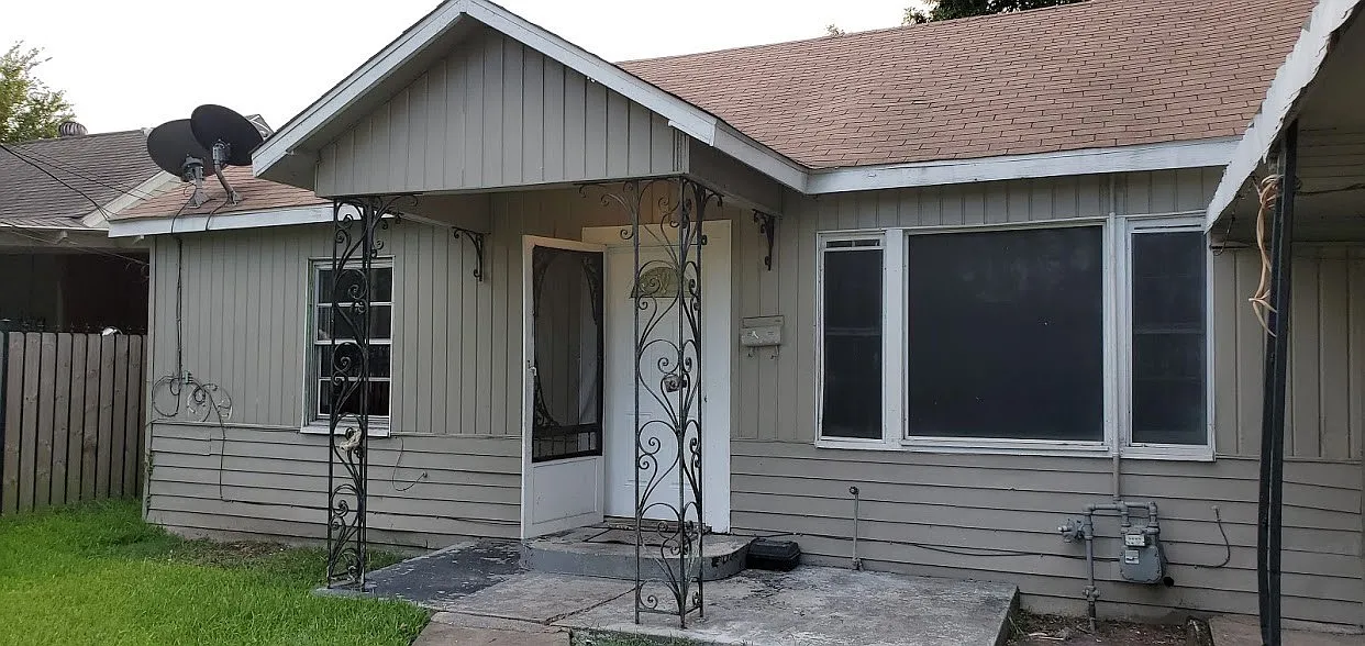 4 bed, 5000 sqft, $1,190 — Photo 1
