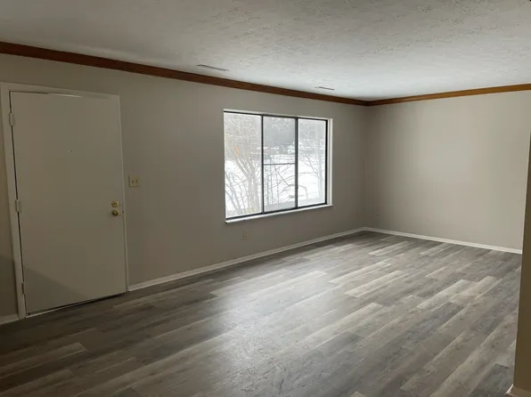 1562 Mac Dr #1, Stow, OH 44224