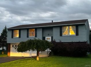 5071 Clifton Dr, North Syracuse, NY 13212