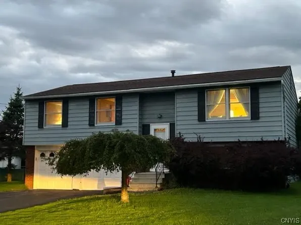 5071 Clifton Dr, North Syracuse, NY 13212