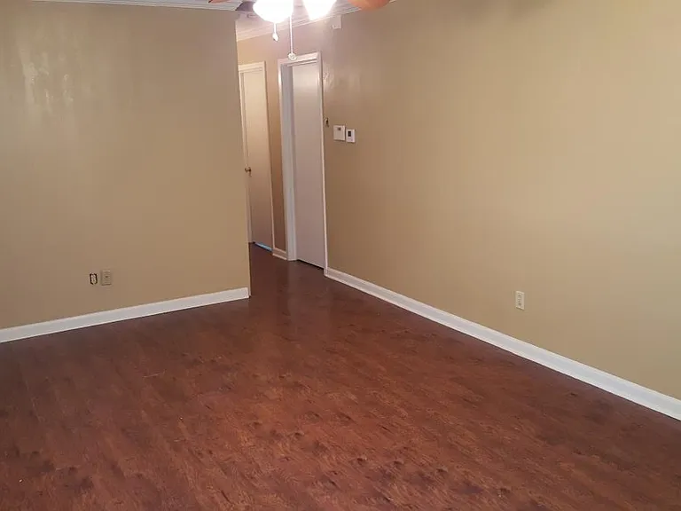 804 Fairmont Ln — Photo 13