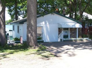 980 Round Lake Rd, White Lake, MI 48386