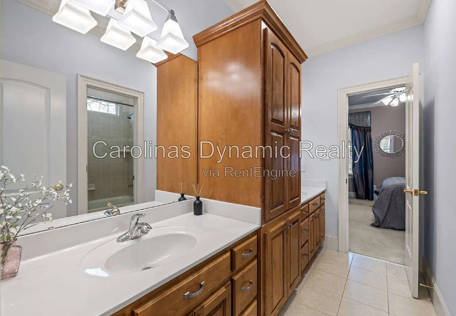 5 bed, 5.0 bath, 4867 sqft, $8,000 — Photo 3