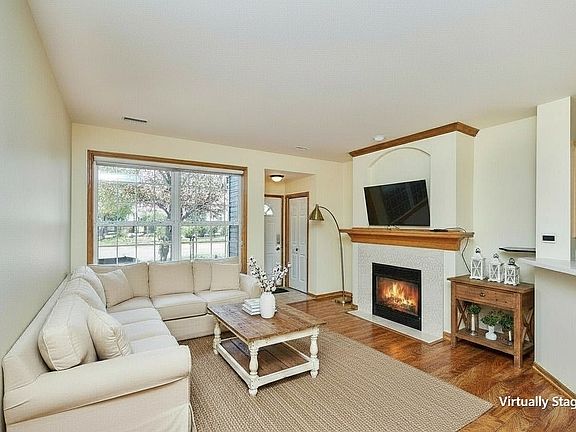 3rd image of 1011 NE Hyacinth Ln