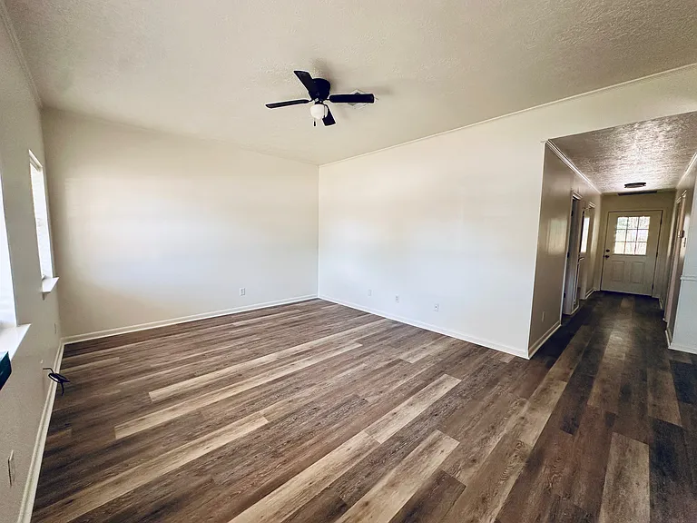 4437 Kirkwood Dr — Photo 5