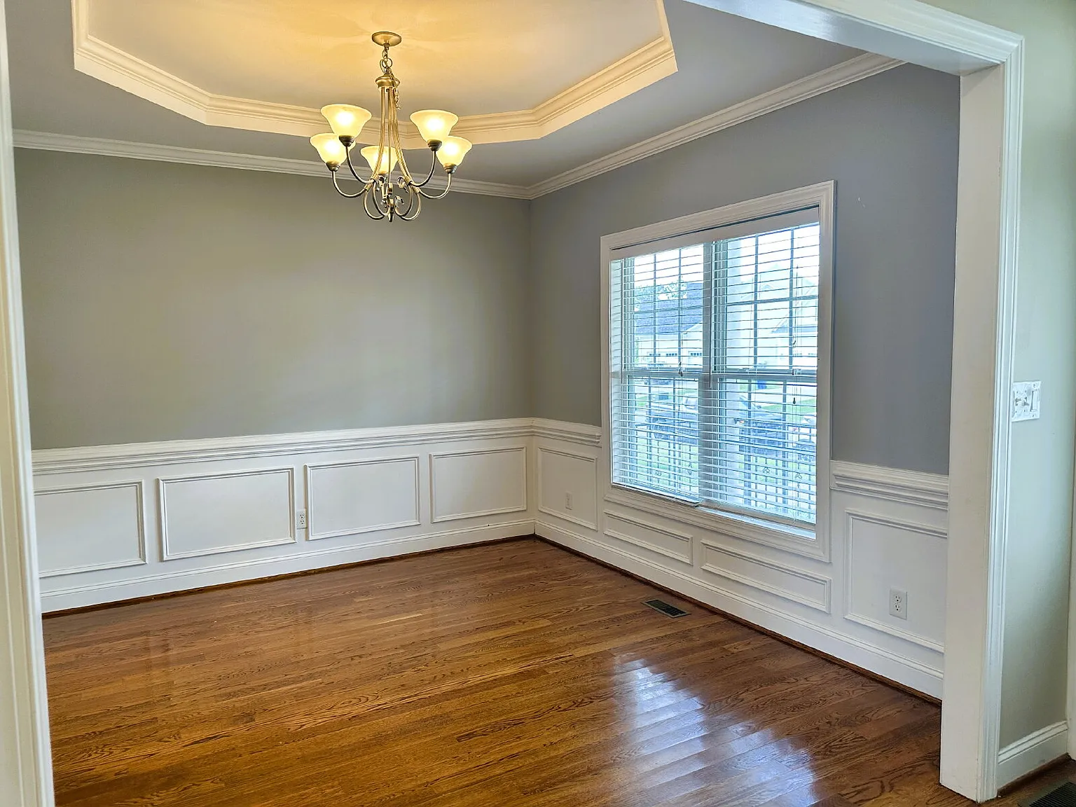 4 bed, 3.0 bath, 2904 sqft, $2,400 — Photo 3