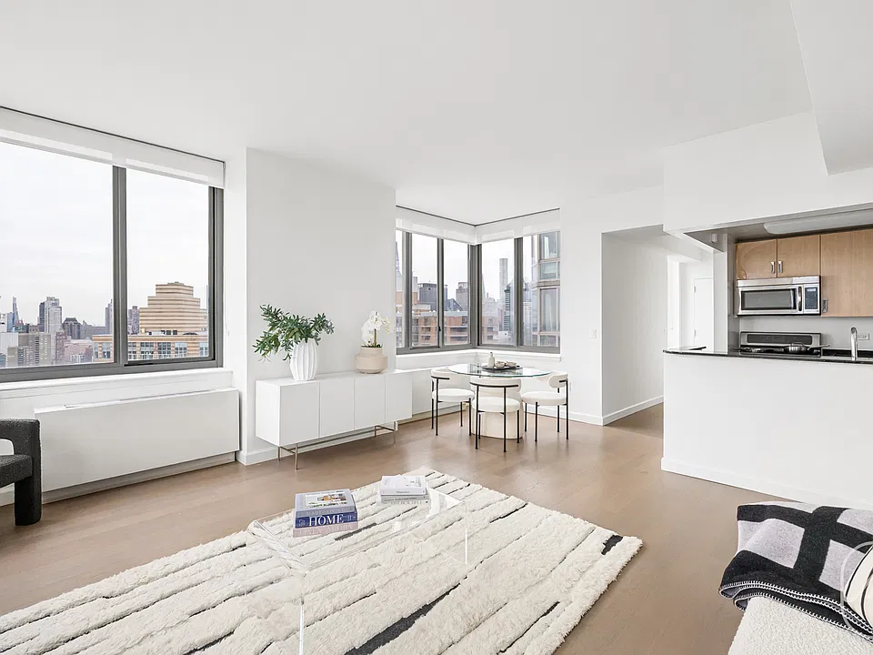 561 10th Ave #27J