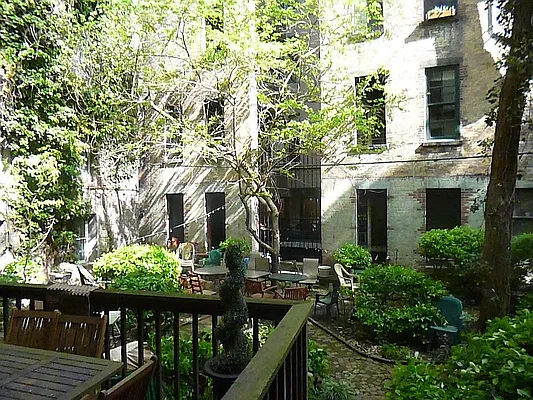 Rented by Up Real Estate Advisors LLC | media 24