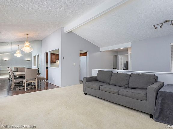 4th image of 24285 Evergreen Rd