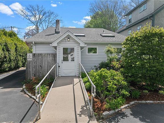 382 Woodruff Ave, Wakefield, RI 02879 | MLS #1358918 | Zillow