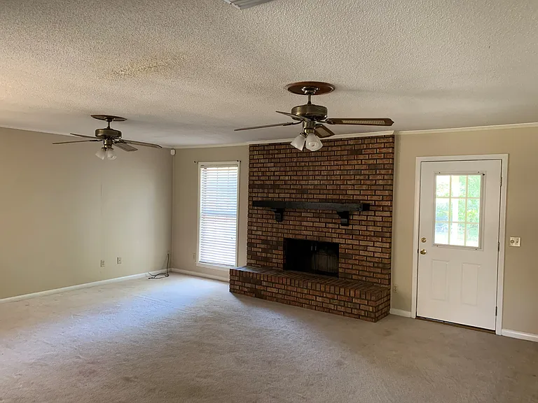 641 Farrah Cir — Photo 2