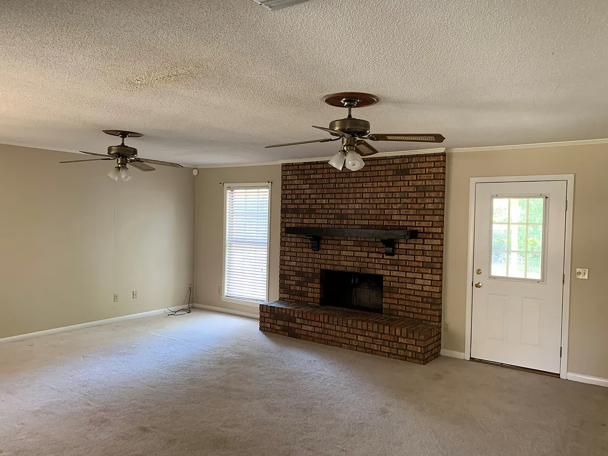 Building Photo - 641 Farrah Cir