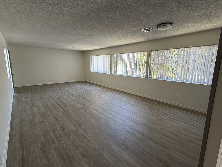 15044 Magnolia Blvd #5 — Photo 4