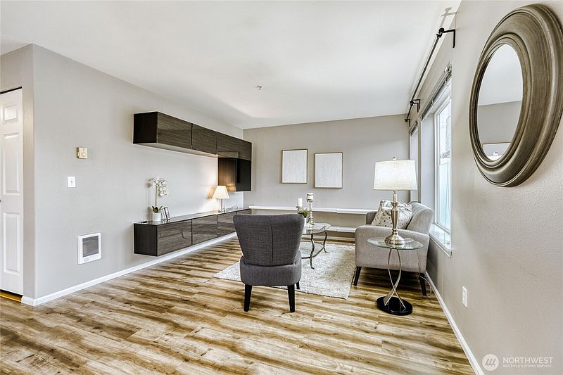 4th image of 10511 Midvale Avenue N #302