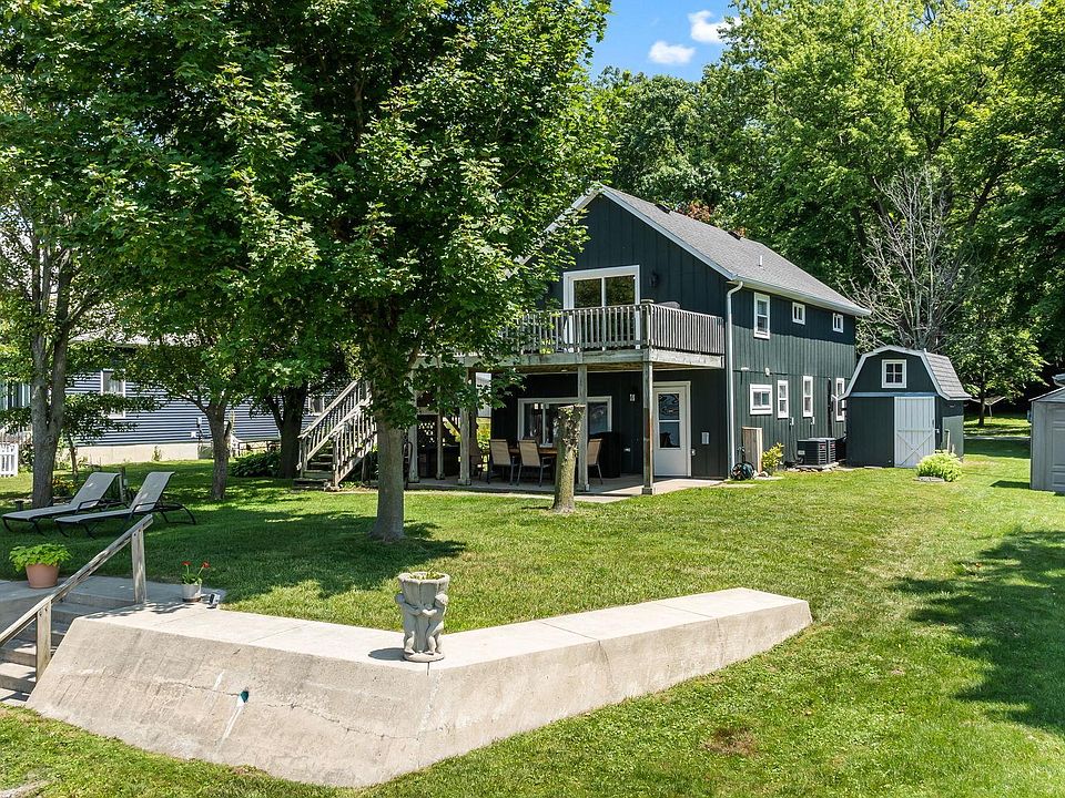 1st image of 700 Park Dr