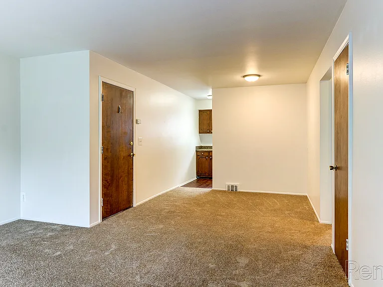 Georgetown Manor — Photo 13