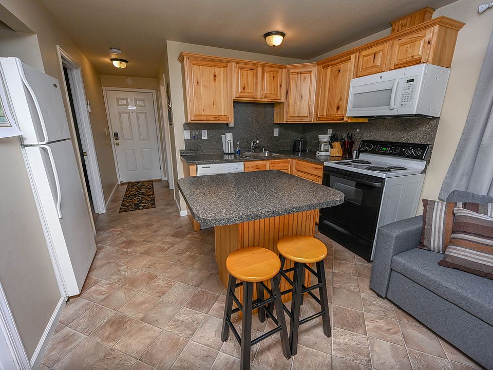 1st image of 30 Country Aire Ln #3