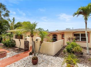 348 Avenida Madera, Sarasota, FL 34242