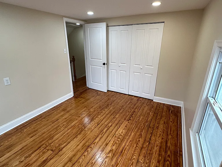 2427 Wythe Ave — Photo 6