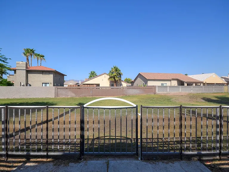 2911 Country Club Dr — Photo 31