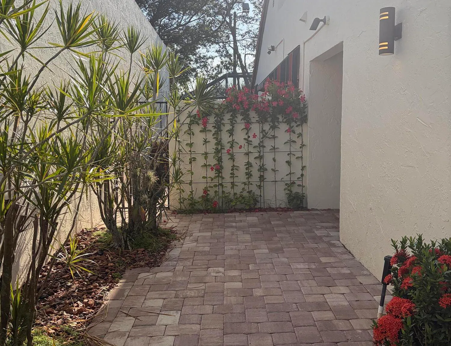 3 bed, 2.0 bath, 1917 sqft, $4,450 — Photo 4
