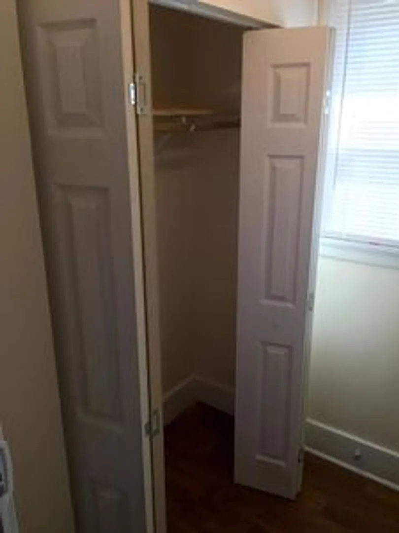 2 bed 1 bath house in Richmond — Photo 4