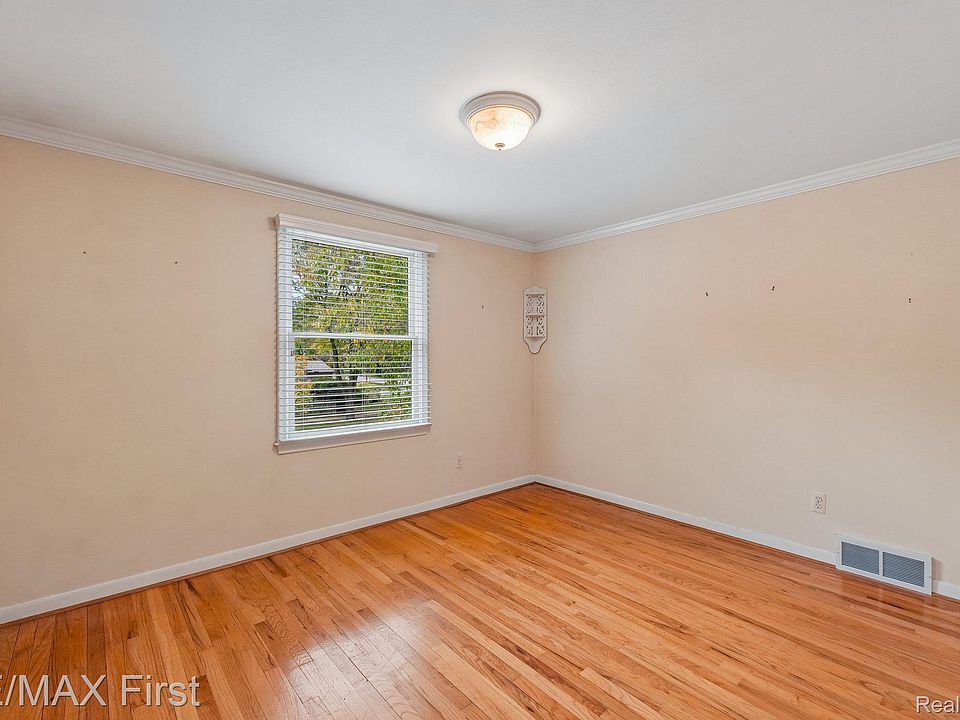 3232 Essex Dr, photo 30