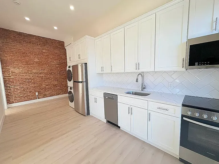 70 E 10th St #3F — Photo 7